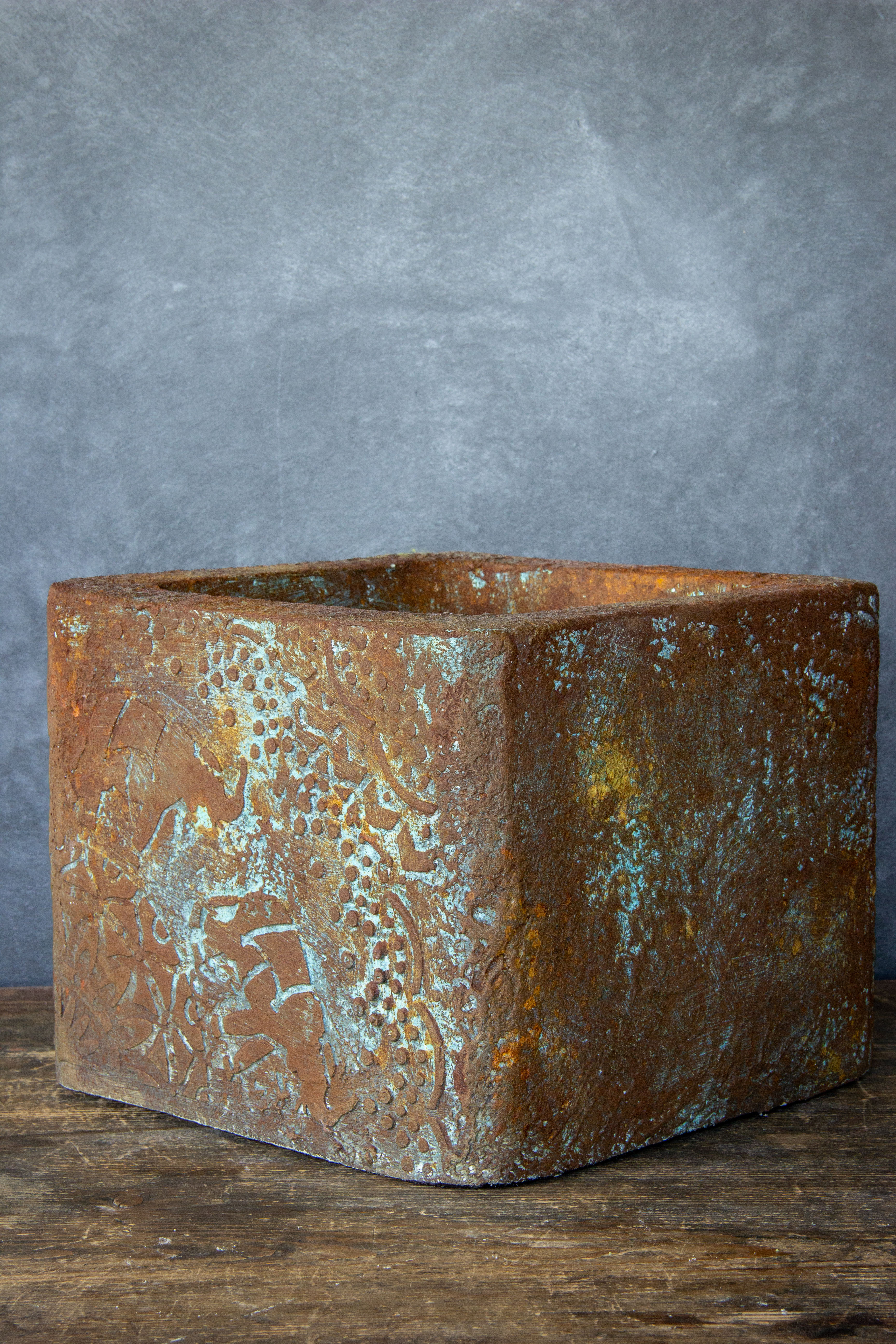 Osłonka na doniczkę 25 cm w stylu loft z ornamentem